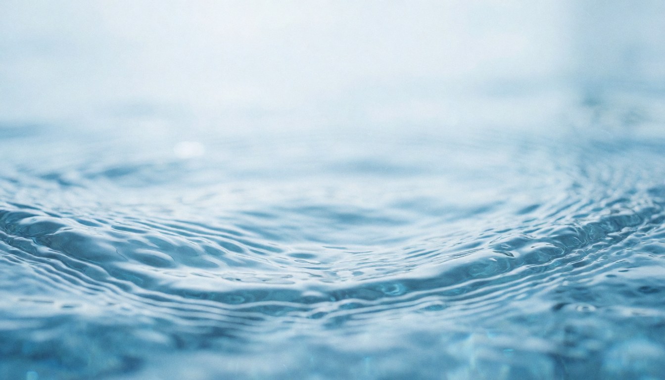 Eau bleue aux ondes douces et aux reflets brillants, idéale pour évoquer la propreté, la fraîcheur ou les services liés à l'eau.