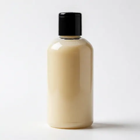 Bouteille carrée de cire pour cheveux sur fond blanc, produit cosmétique pour barbier ou salon de coiffure, vue de face.