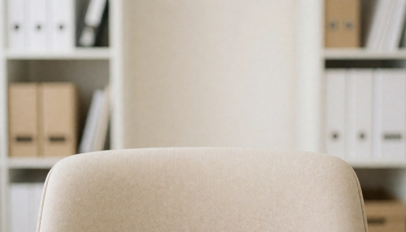 Un fond d'écran minimaliste et épuré, idéal pour ajouter du texte ou des éléments graphiques dans un contexte professionnel.