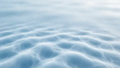 Composition abstraite moderne avec des ondes fluides évoquant l'air frais, idéale comme arrière-plan pour textes commerciaux et présentations professionnelles.