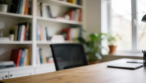 Espace de travail lumineux avec étagère, bureau en bois, chaise et plante verte sur fond blanc, idéal pour texte ou logo.