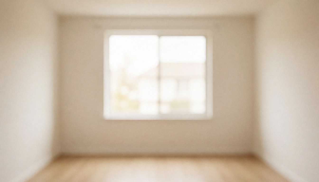 Fond intérieur clair et minimaliste avec lumière douce, idéal pour ajouter du texte ou des informations dans un contexte professionnel.