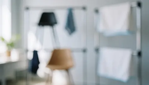 Arrière-plan neutre et épuré servant de fond texturé pour la présentation de services de réparation et de restauration de mobilier, idéal pour un usage commercial.