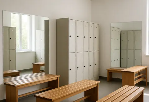 Vestiaire propre et bien éclairé avec armoires, miroirs et bancs en bois pour se préparer avant de danser le tango.